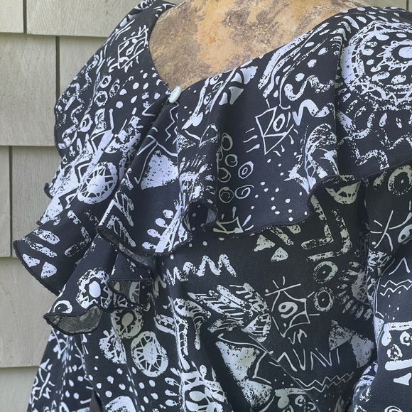 Statement blouse Graffiti Linen 🏴 - Picture 3 of 14